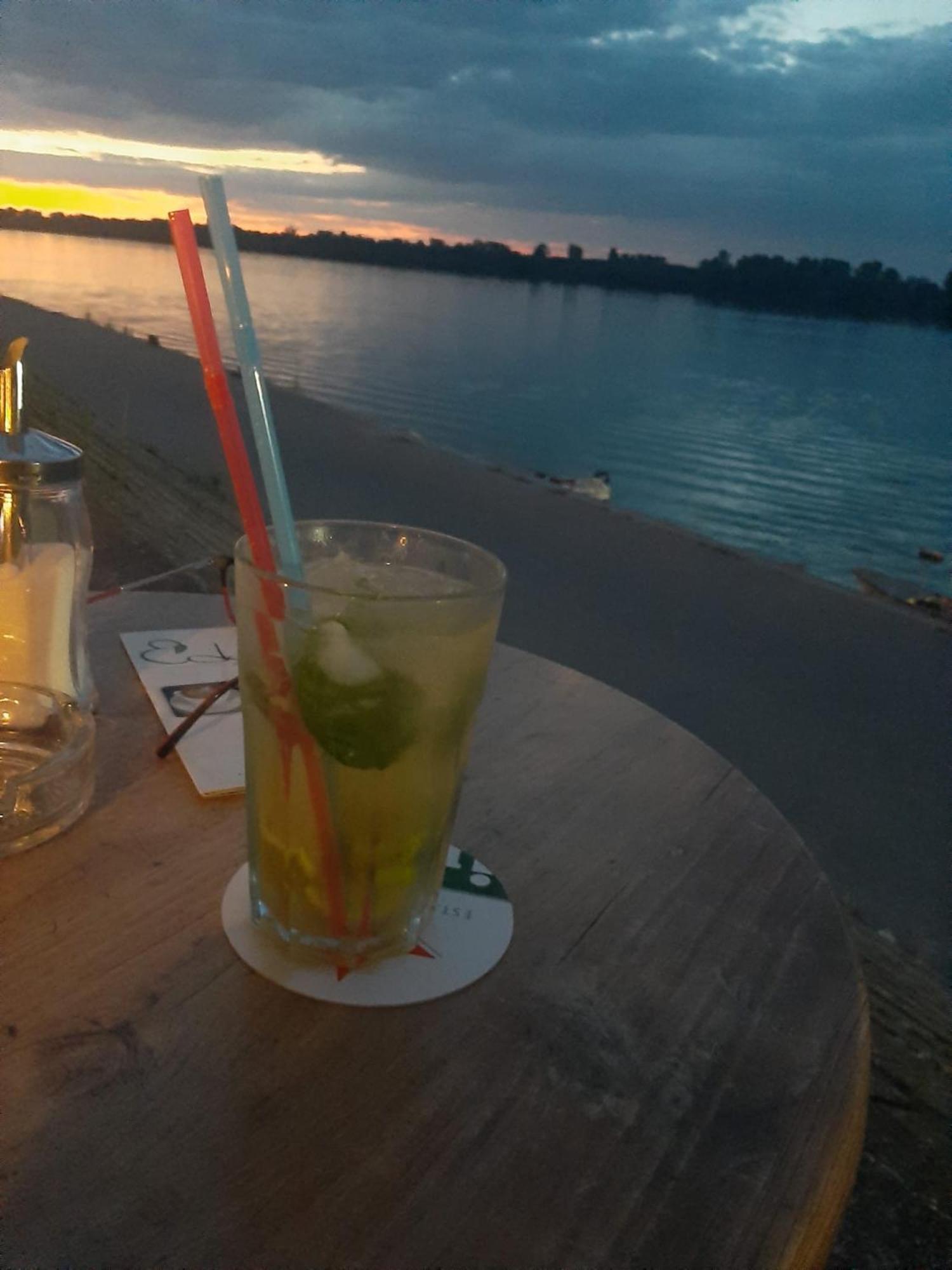 River Hostel Belgrad Exteriör bild